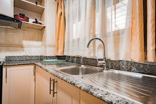 Hill View Hotel & Aparts