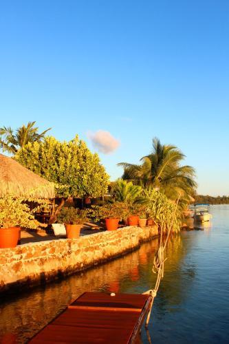 Hostal Taoahere Beach House