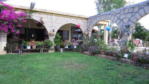 Elausa Hotel & Restaurant
