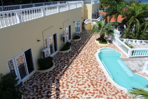 Hotel West End Dive Resort