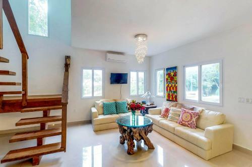 The Sunny Villa @ Keyhole Bay