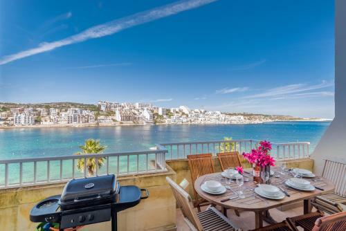 Blue Harbour 4 Seafront Apartment