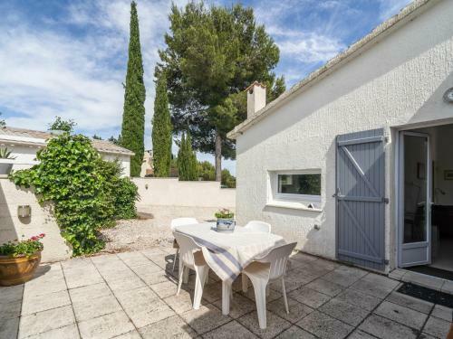 Alluring Villa In Pouzols-minervois With Jacuzzi