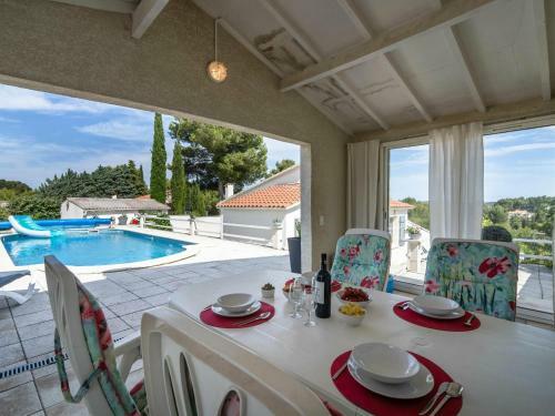 Alluring Villa In Pouzols-minervois With Jacuzzi