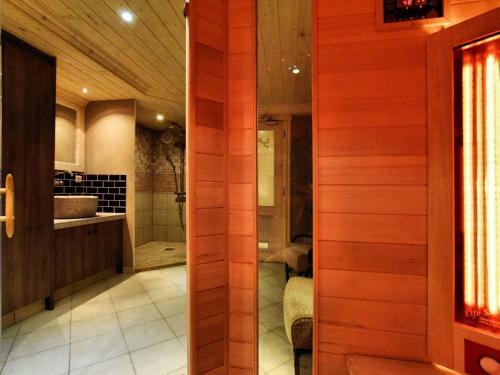 Luxurious Holiday Home With Jacuzzi And Sauna In Houffalize