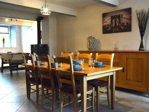 Vintage Holiday Home In Couvin Near River
