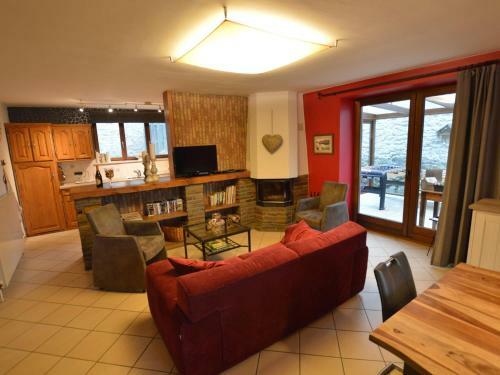 Quaint Holiday Home In Doische With Private Terrace