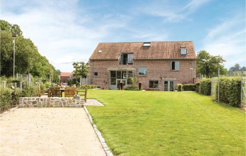 Nine-bedroom Holiday Home In Borgloon