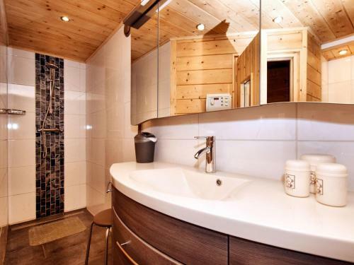 Luxurious Chalet In Septon With Jacuzzi