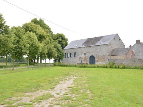 Cozy Farmhouse In Gesves With Covered Terrace