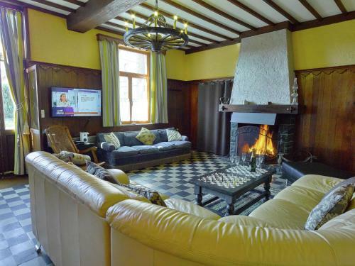 Spacious Holiday Home With Private Garden In Houyet