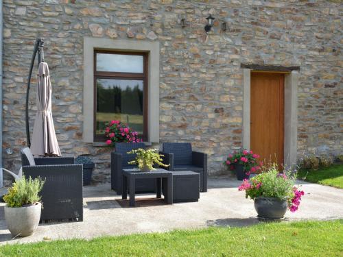 Spacious Holiday Home In Vaux-sur-sure With Garden