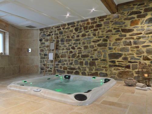 Cozy Cottage In Theux With Pool And Jacuzzi