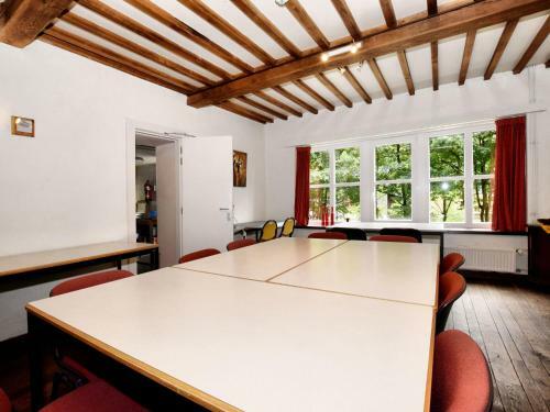 Vintage Holiday Home With Barbecue In Rendeux