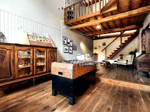 Vintage Holiday Home With Barbecue In Rendeux