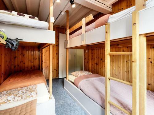 Vintage Holiday Home With Barbecue In Rendeux