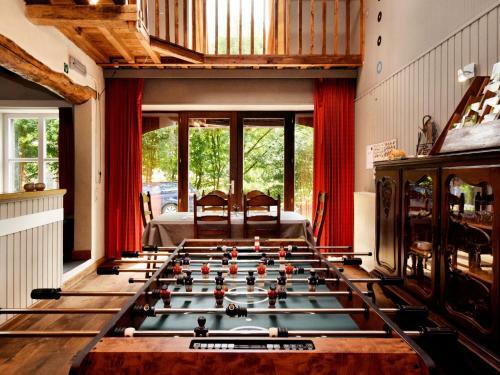 Vintage Holiday Home With Barbecue In Rendeux
