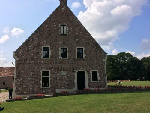 Hostal Chapeauveau B&B