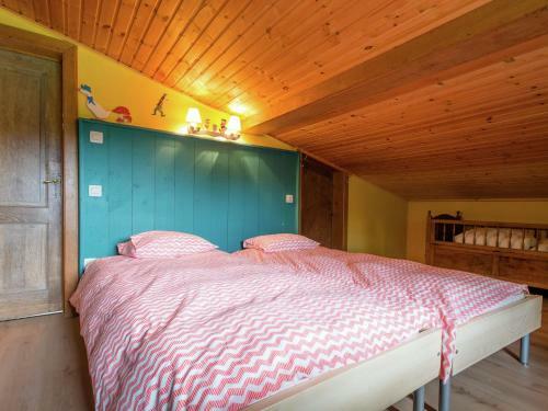 Sunlit Holiday Home In The Forest In Houveigne