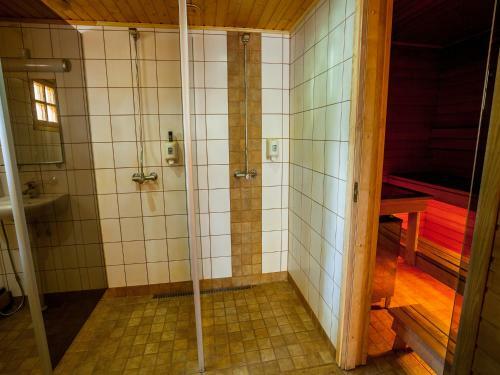 Roosta Holiday Village