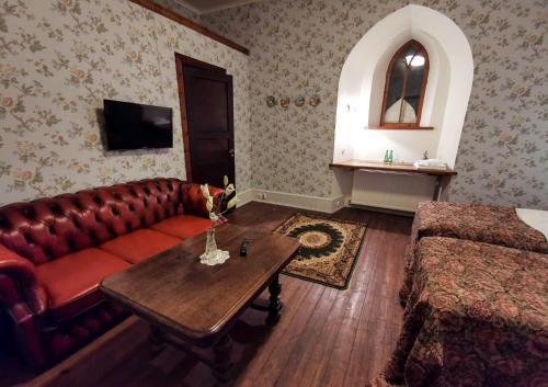 Hostal Laitse Castle