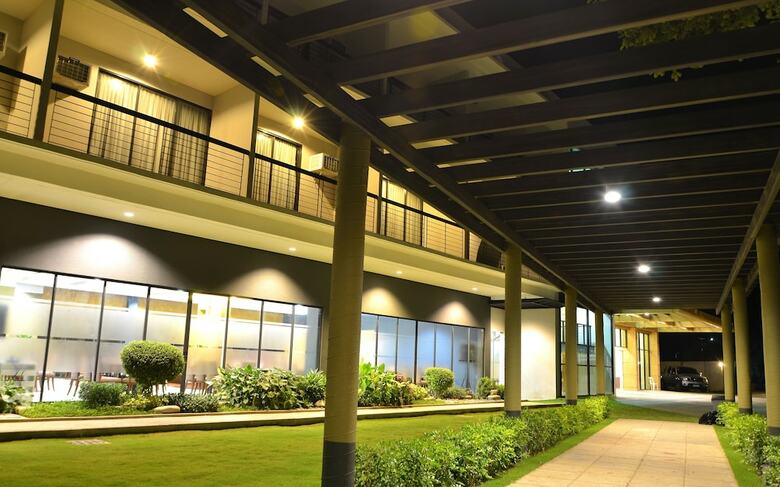 Rivermount Hotel And Resort