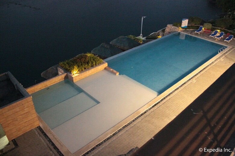 Rivermount Hotel And Resort