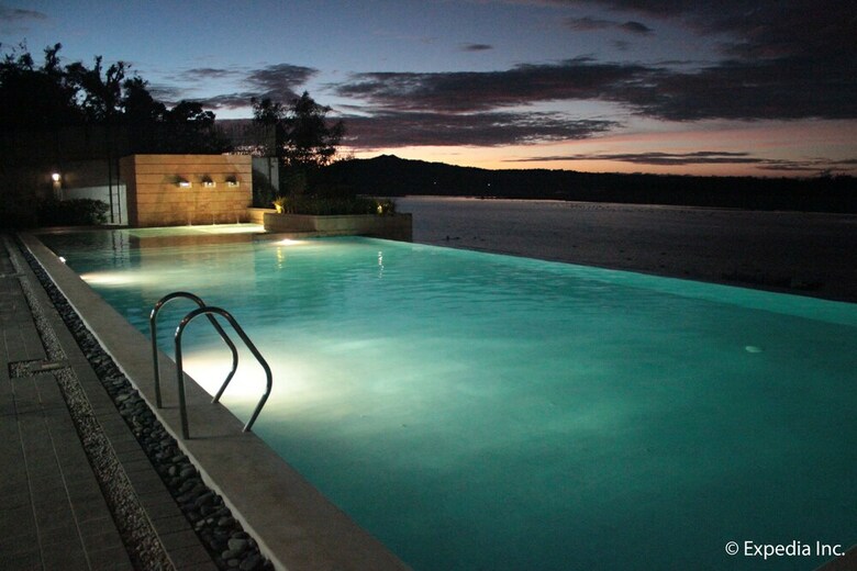 Rivermount Hotel And Resort