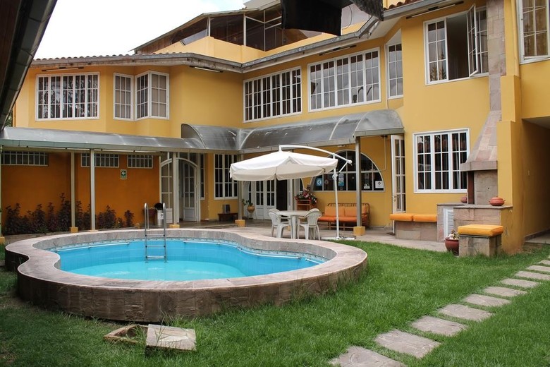 Albergue Hostal Serra Nova
