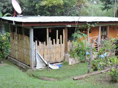 Albergue Hostal Familiar El �ngel Panam� B&B