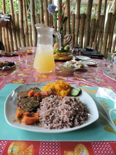 Albergue Hostal Familiar El �ngel Panam� B&B