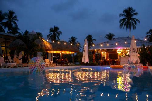 Hotel Show Pony Beach Resort And Suites