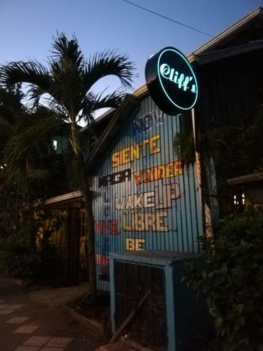 Cliff's Hostel