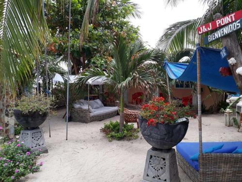 Hostal J & J Point