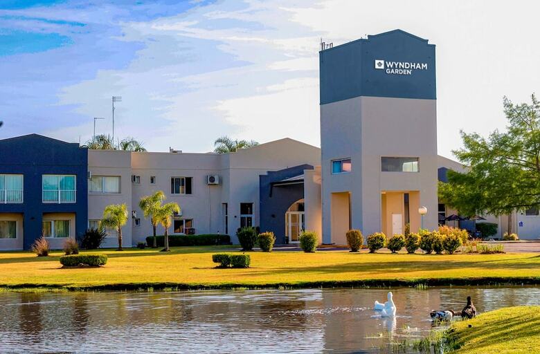 Hotel Wyndham Garden Campana