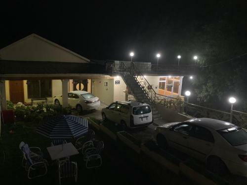 Hostal Rashk E Qamar