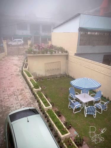 Hostal Rashk E Qamar