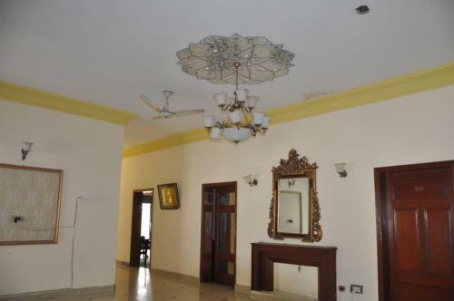 Hostal Travis Luxury Guest House