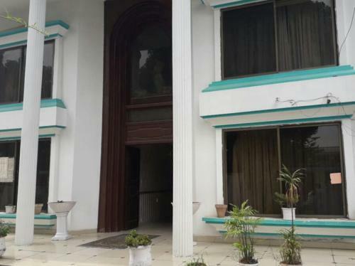 Hostal Travis Luxury Guest House
