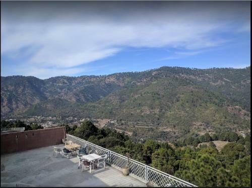 Pir Sohawa Hotel