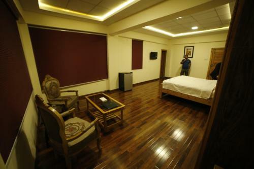 Hotel Chinar Resorts