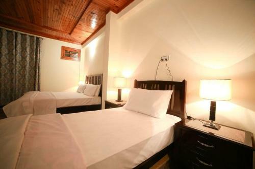 Hotel Chinar Resorts