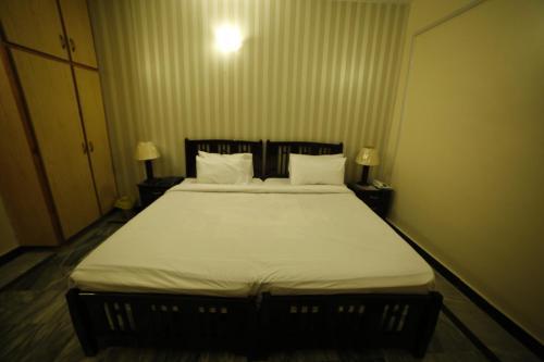 Hotel Chinar Resorts