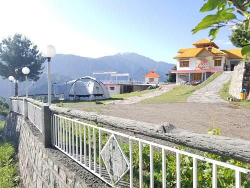Hotel Chinar Resorts