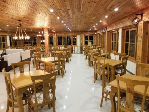 Hotel Chinar Resorts