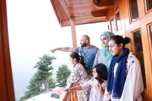 Hotel Chinar Resorts