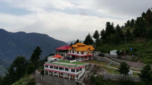 Hotel Chinar Resorts
