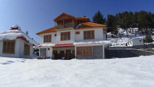 Hotel Chinar Resorts