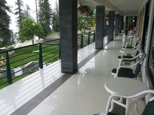 Hotel Summer Retreat
