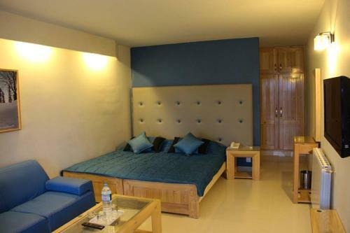 Hotel Summer Retreat